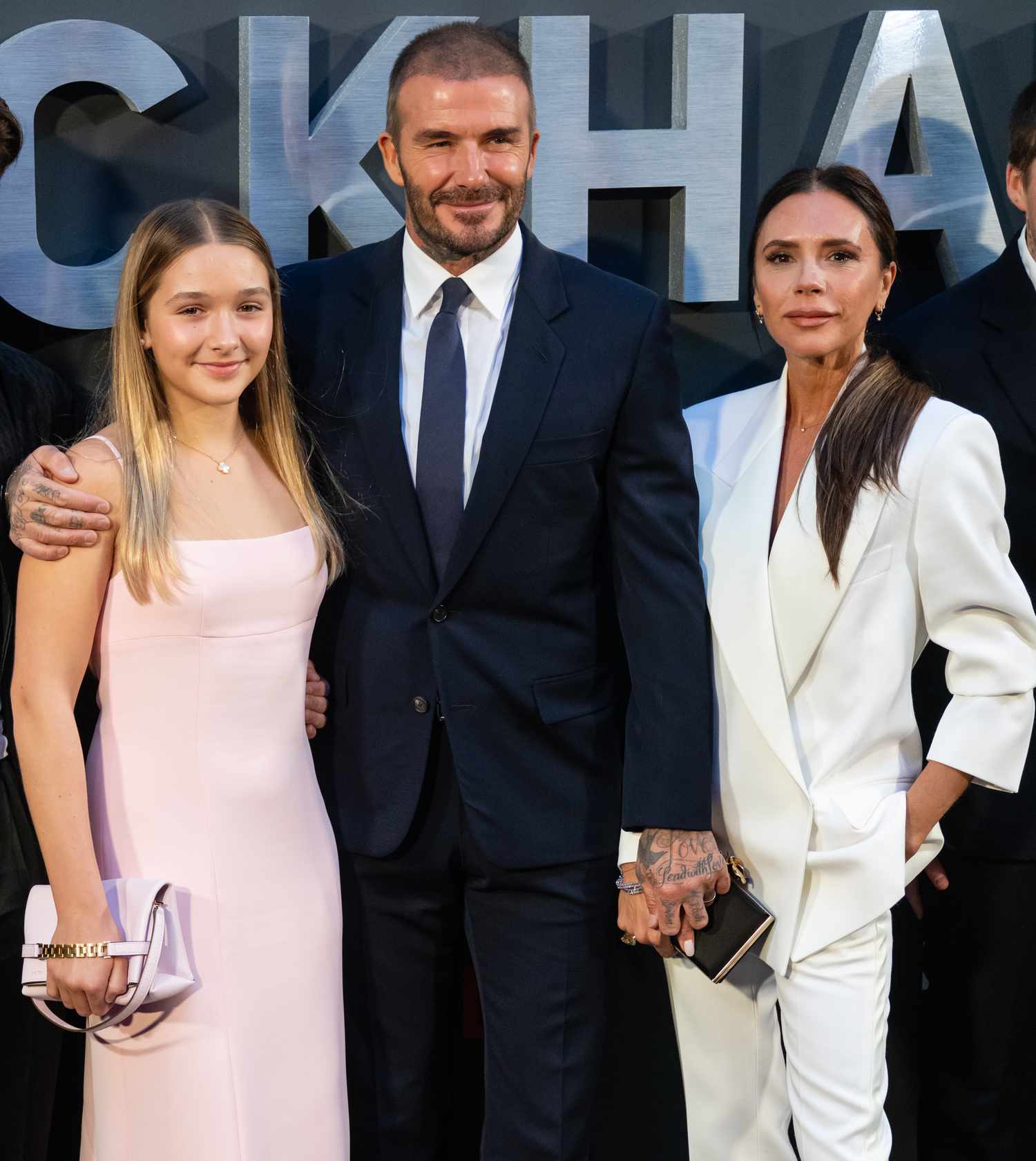 Pesona Harper Beckham dan Drama Keluarga di Paris