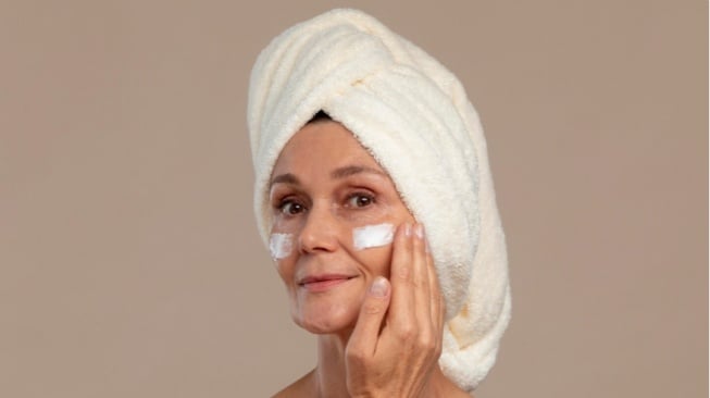 Panduan Skincare Tepat untuk Usia 55 Tahun ke Atas