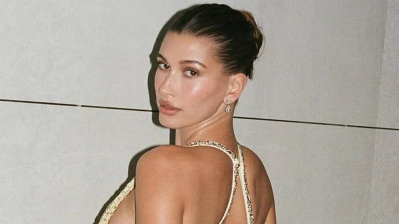 Gaya Memukau Hailey Bieber di Sydney