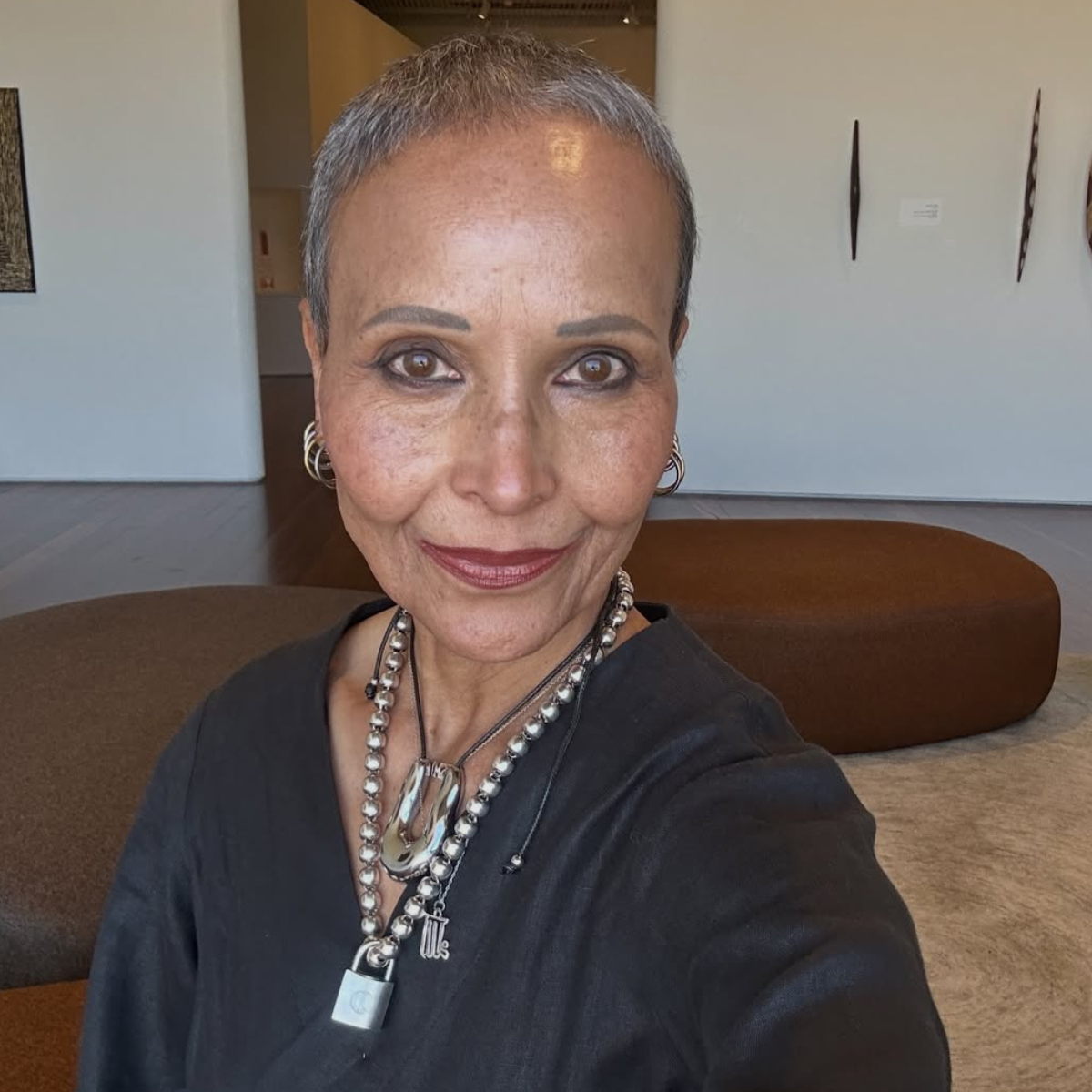 Tren Mode Musim Semi 2026: Gaya Ikonik Wanita di Atas 50