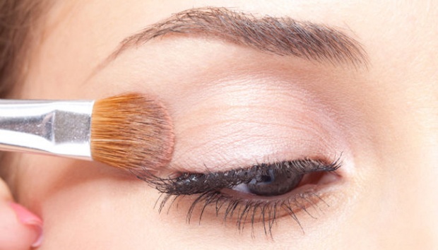 Raih Gaya Maksimal dengan Tips Pilih Eyeshadow Ini