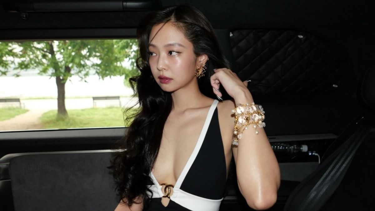 Jennie sheer top: Jennie Pakai Sheer Top, Penampilan Sensual di…